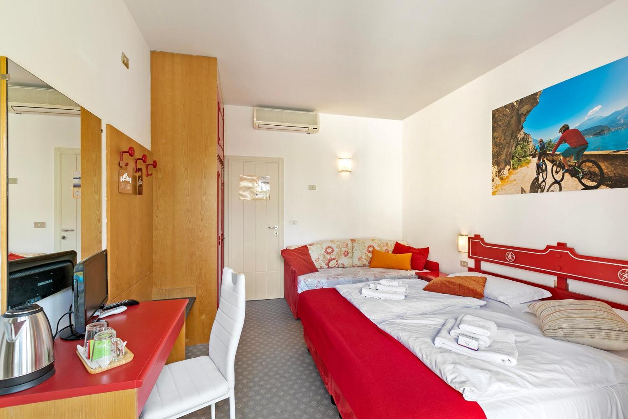 Bike & Wind Hotel Villa Maria Торболе Экстерьер фото