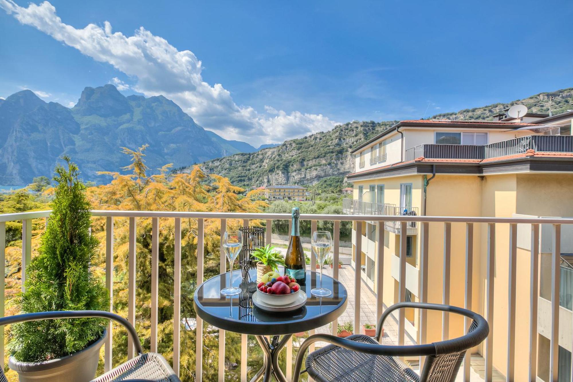 Bike & Wind Hotel Villa Maria Торболе Экстерьер фото