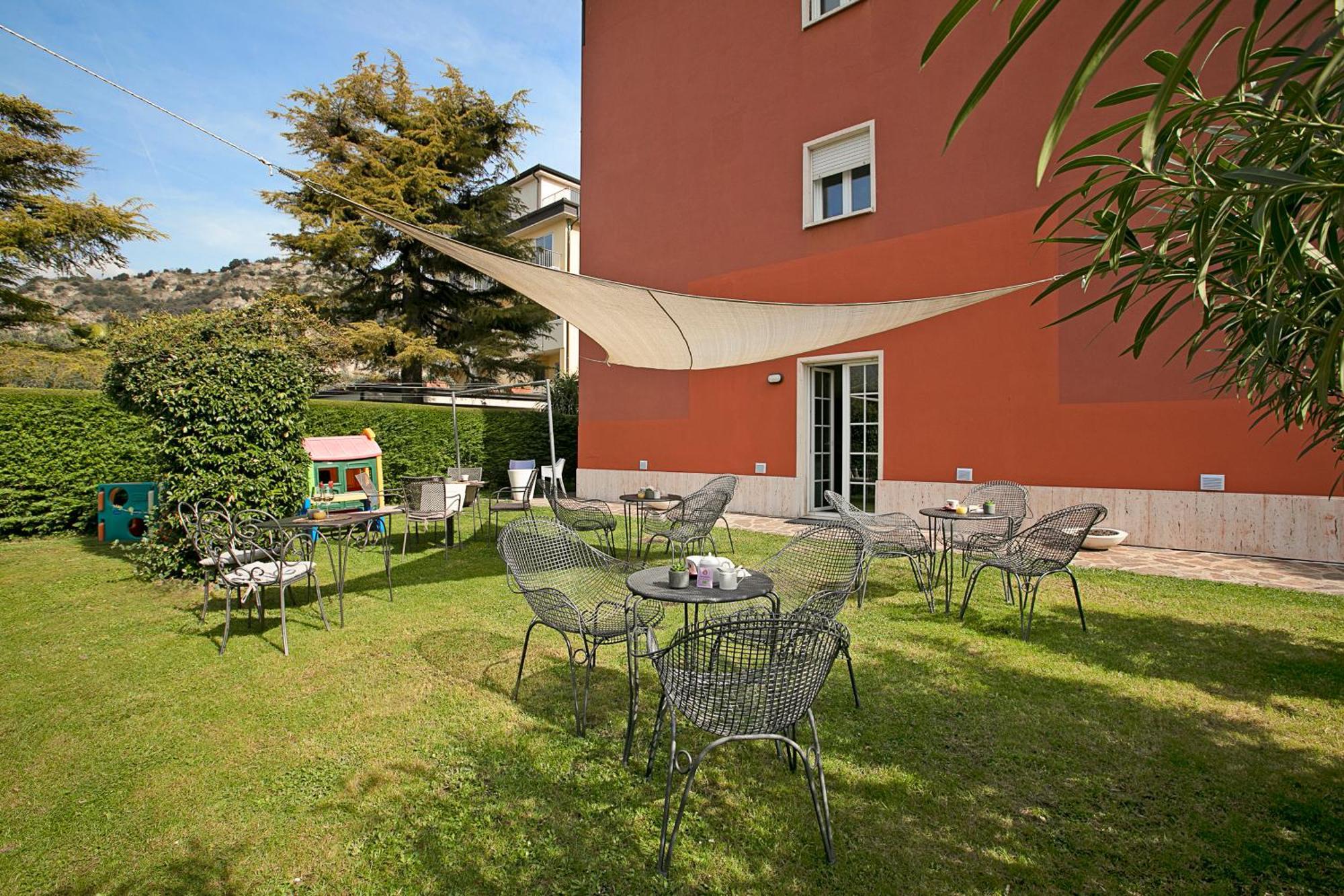 Bike & Wind Hotel Villa Maria Торболе Экстерьер фото