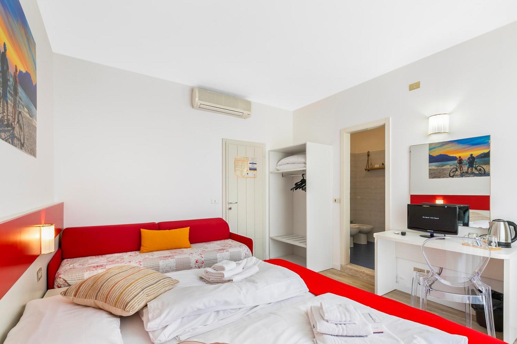 Bike & Wind Hotel Villa Maria Торболе Экстерьер фото
