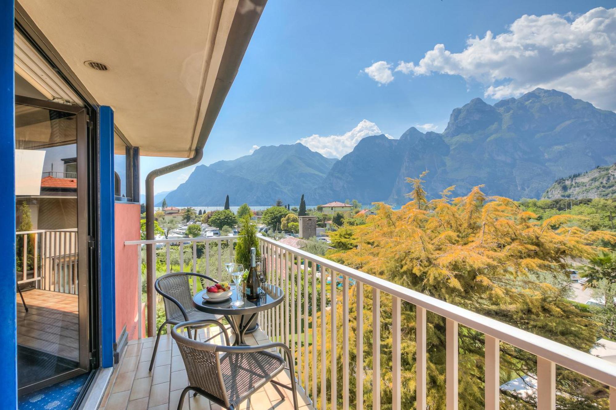 Bike & Wind Hotel Villa Maria Торболе Экстерьер фото