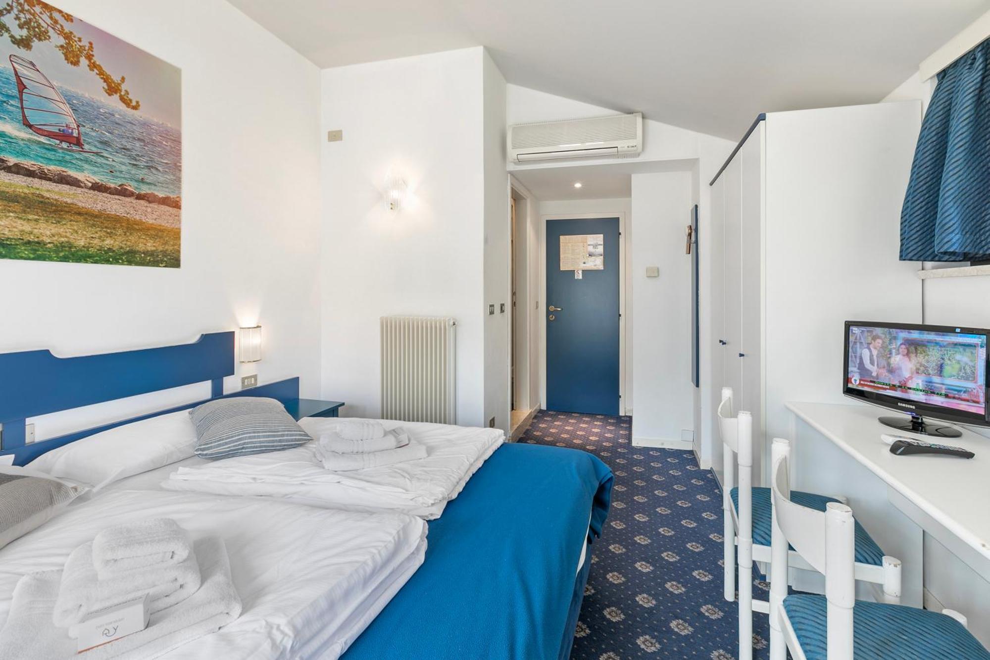 Bike & Wind Hotel Villa Maria Торболе Экстерьер фото