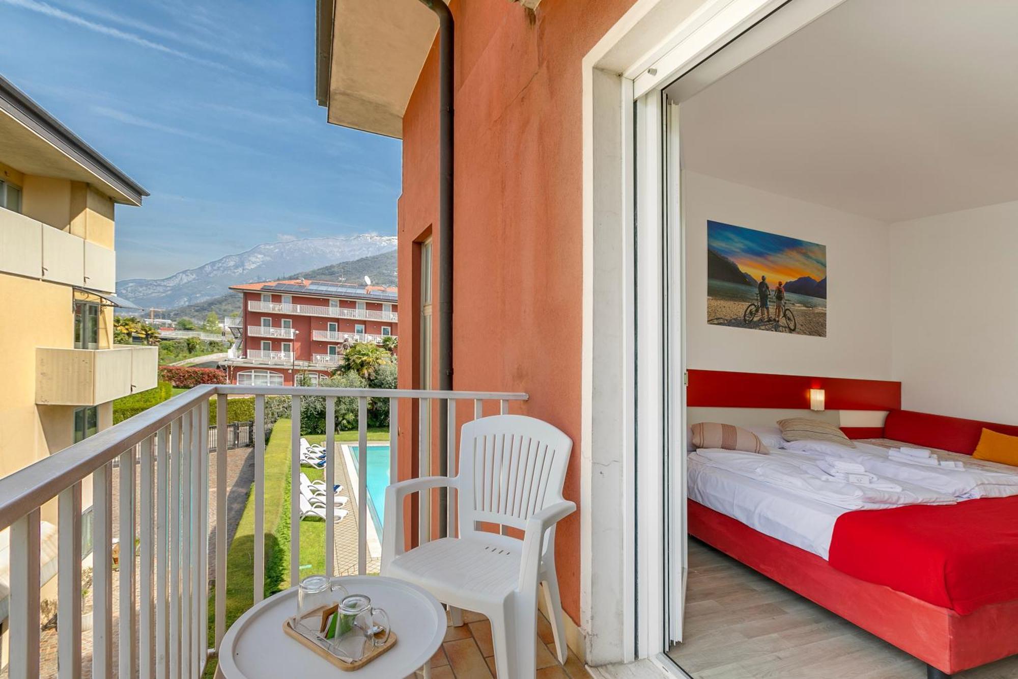 Bike & Wind Hotel Villa Maria Торболе Экстерьер фото