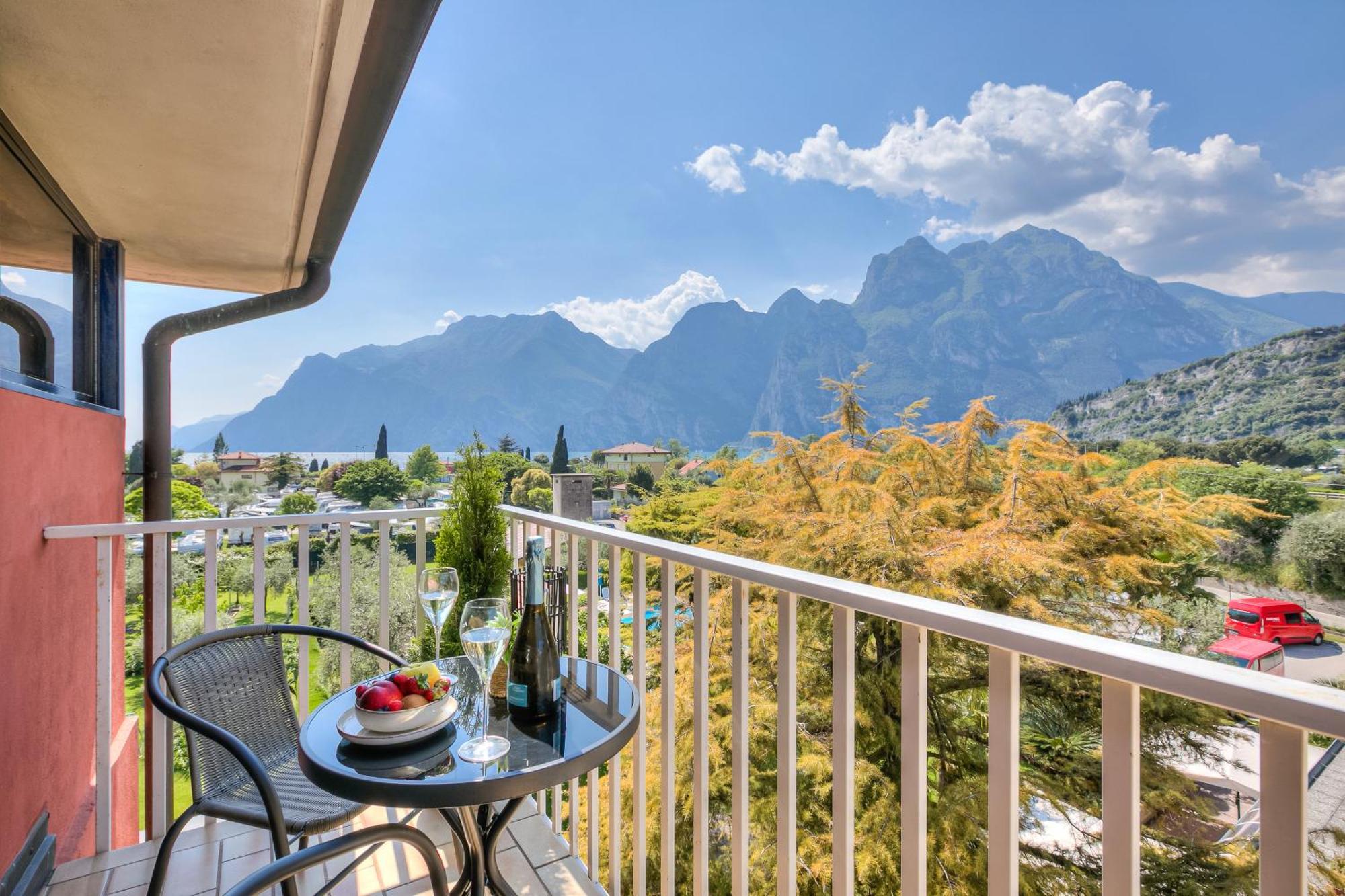 Bike & Wind Hotel Villa Maria Торболе Экстерьер фото